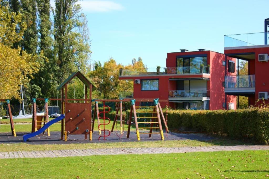 בלטונללה Butique Apartman מראה חיצוני תמונה